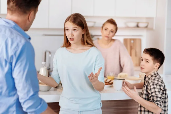 Young nervous girl quarrelling with her father — Stock Photo, Image