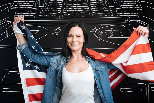 Feliz mujer patriótica apoyando a su equipo —  Fotos de Stock