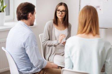 Takım içinde çalışma arkadaşları grup