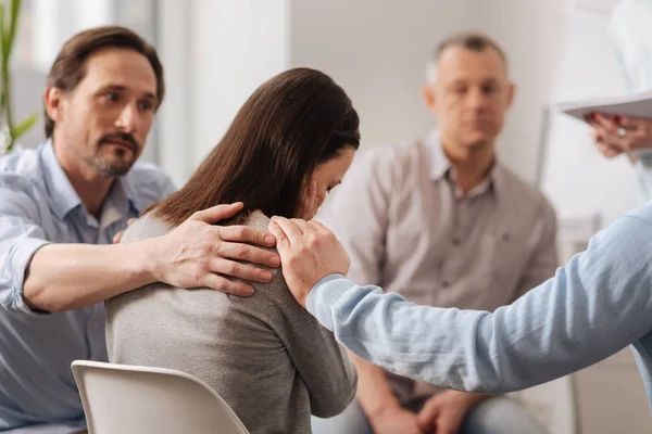 Baksidan på upprörd kvinna bli besviken — Stockfoto