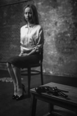 Onun kaçmasına komplo kalın umutlu kadın