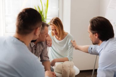 İşçilerin psikolojik eğitim ziyaret ederken grup