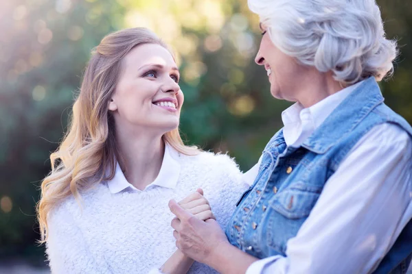 Woman and mature daughter walking in park — Stock Photo, Image