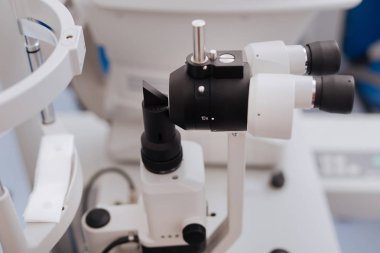 Modern profesyonel ekipman ayakta laboratuarda