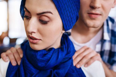 İşçi, corporation tarafından kadın patron taciz