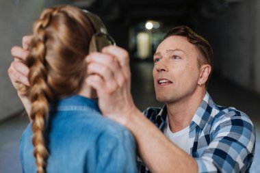 Hoş çok memnun adam kızı hakkında bakım