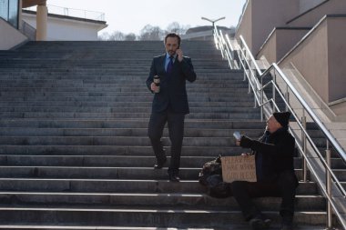 İş aşağı gidiyor genç adam