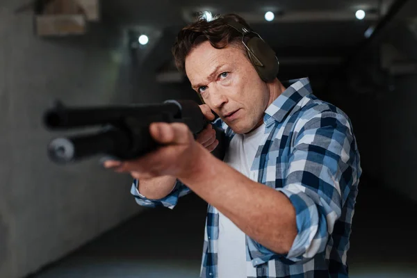 Nice confident man preparing to shoot — Stock Photo, Image