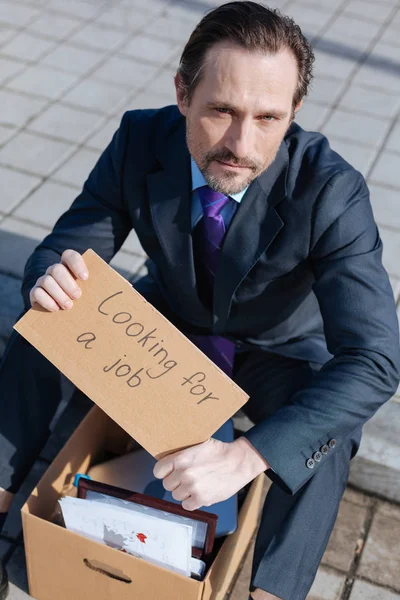 Arga kontorsarbetare som förlorat sitt jobb — Stockfoto