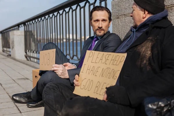 Two men sitting on the pavement from despair — Stock Photo, Image