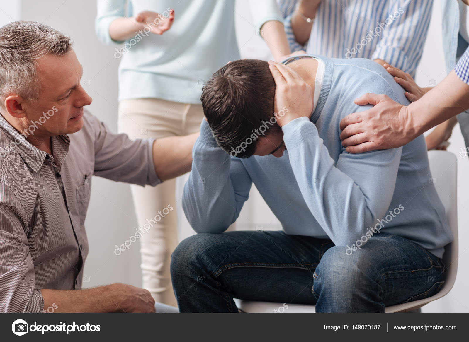 Дезинсекция постельных клопов. Медицинская реабилитация наркозависимых. Пчелиное гнездо под крышей. Служба избавления от. Служба избавления от.