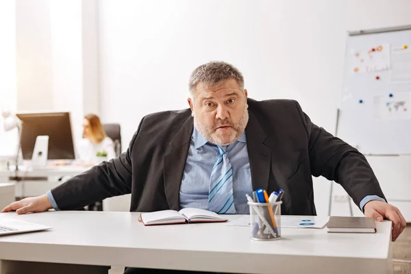 Hardworking distressed employee looking confused — Stock Photo, Image