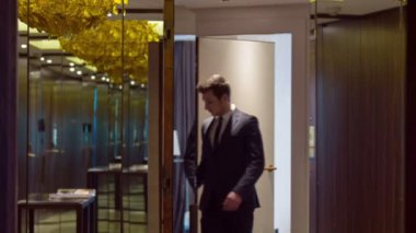 Hoş işadamı kahve içme