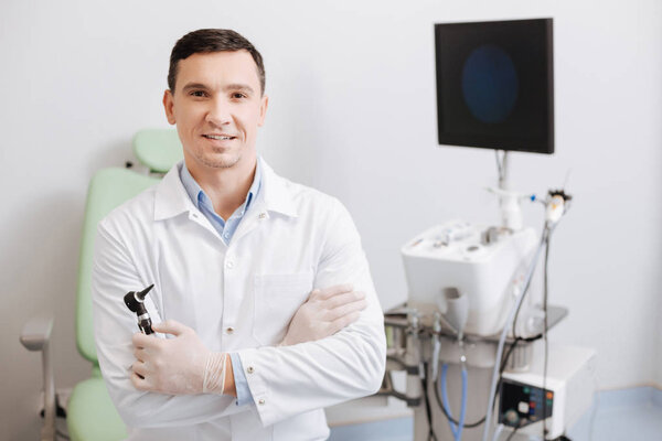 medicine worker holding otoscop