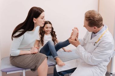 Kibar doktor tanı açıklayan saygı