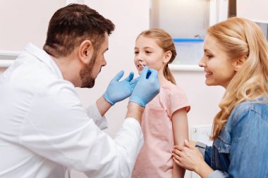 Analiz için örnekler alarak yetkili doktor
