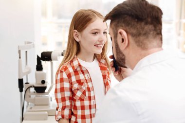 Kızlar gözleri bir göz sahip yetkili serin doktor