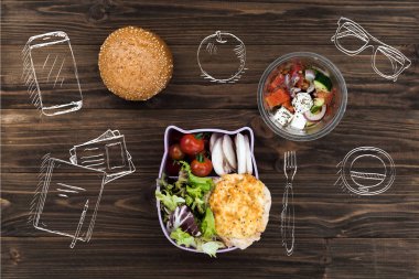 Taze pişmiş topuz kase salata ile yalan