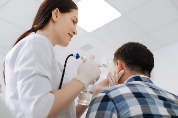 Delighted otolaryngologist standing near her patient — Stock Photo, Image