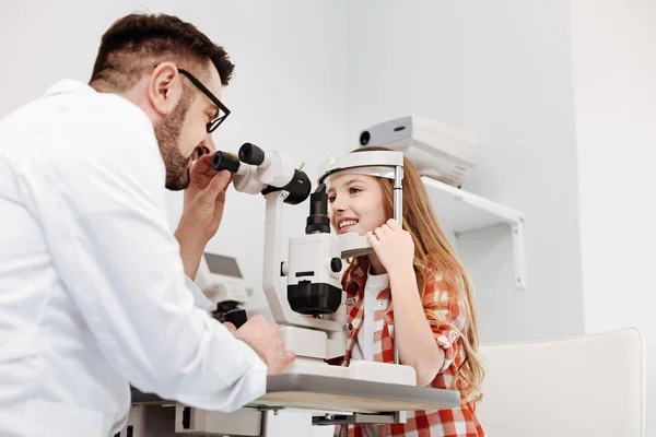 Dedicated ophthalmologist applying special equipment for diagnostics — Stock Photo, Image