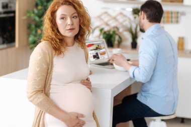 Müstakbel anne mesafe içine arıyorum