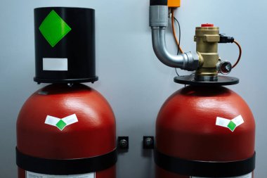 Profesyonel yangın söndürücüler kullanım için hazır olmak