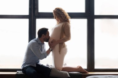 Çok güzel anı bebek carpma öpüşme koca