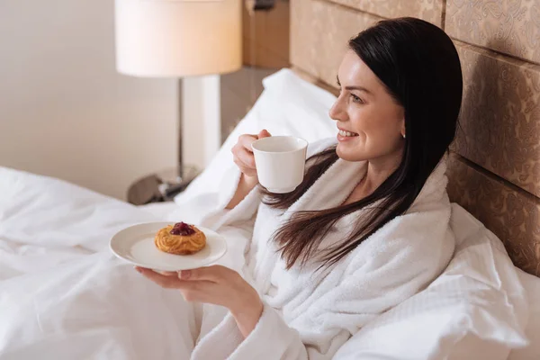 Woman lying in bed and having tea — Stock Photo, Image