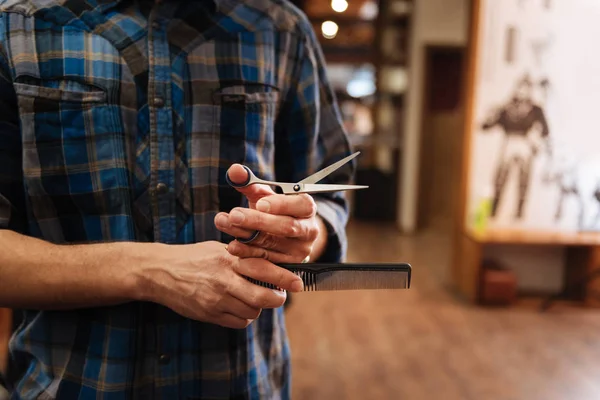 Крупним планом перукарські інструменти — стокове фото