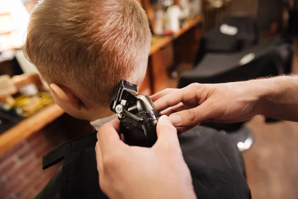 Detailní záběr z vlasů řezací stroj, používaný — Stock fotografie