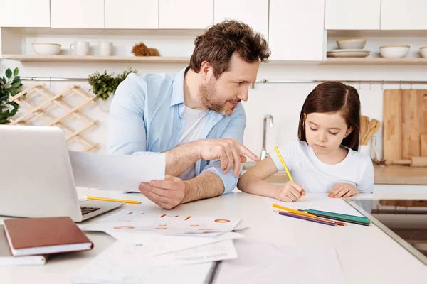 Father giving drawing tips to his daughter — Stock Photo, Image