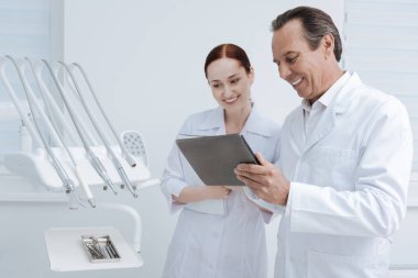 akıl hocası stajyer ile Gadget'ı ayakta tutan 