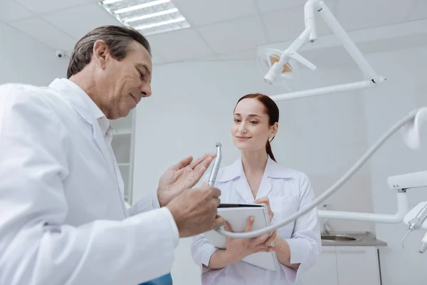 Instrumento de detenção do dentista — Fotografia de Stock