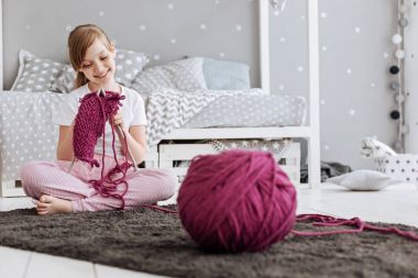 İnanılmaz kız bir şey kendi elleriyle oluşturma