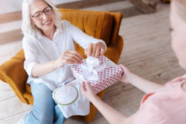 Seçici odak bir doğum günü hediyesi