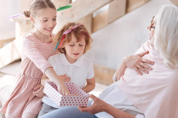 Schattig gelukkige kinderen plezier — Stockfoto