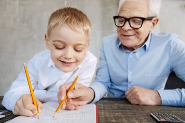 Onun torunu matematik öğretim hevesli iyi adam