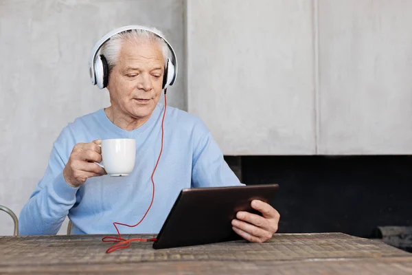 Clever handsome man employing modern technologies in his life — Stock Photo, Image