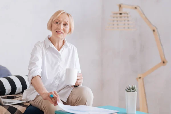 Confident mature blonde posing on camera — Stock Photo, Image