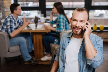 Birilerini arayıp giden sosyal adam