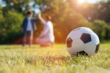 Çak bir beşlik babası için veren güzel samimi çocuk