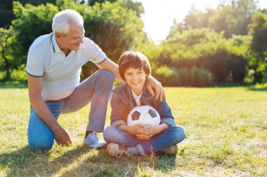 Bilge beyefendi torunu destekleyen ilham verici