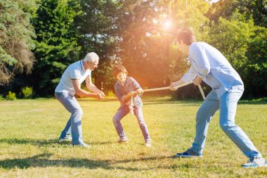Onun torunu tavsiyede destekleyici güzel büyükbaba