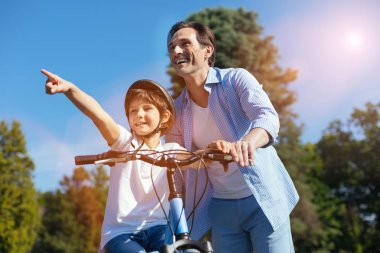 İddialı meraklı çocuk seçerek hedef