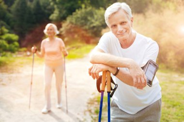 Yakışıklı bir molası ihtiyar bir adamın