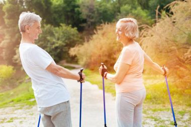 Birbirimizi mutlu yaşlı insanlar
