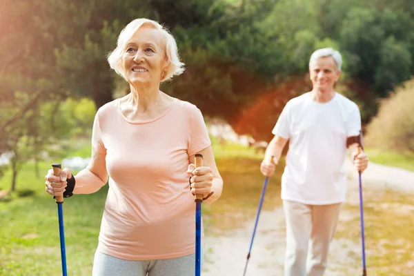 Happy elderly woman hiking with her husband — Stock Photo, Image