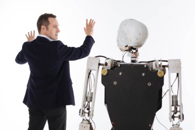 Yeni ayarları çalışıyor yetenekli sıradışı mucit