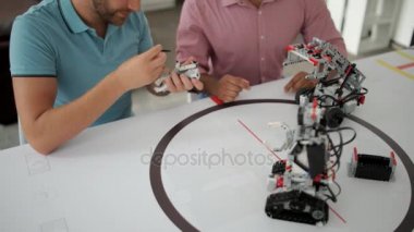 Takım iki profesyonel sohbet robot hakkında