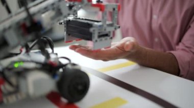 Robot olanakları test adam